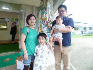 4人家族の写真